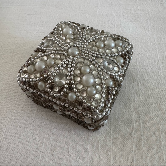Vintage Beaded Jewelry trinket Box - Gold and Pearl - Picture 4 of 7
